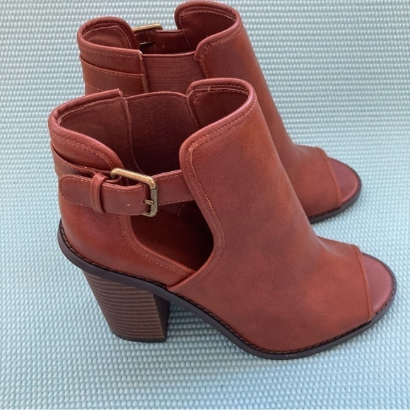 Forever 21 Shoes Womens Size 8 Peep Toe Ankle Booties Brown Faux Leather Heels - Picture 1 of 9